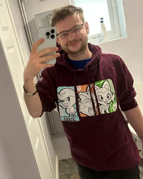 I just wanted to show off my Pokémon EUIC Hoodie
