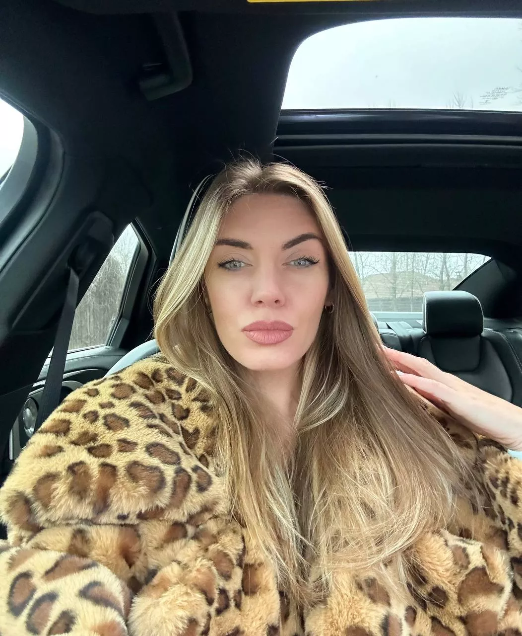 I think my eyes look pretty on this pic