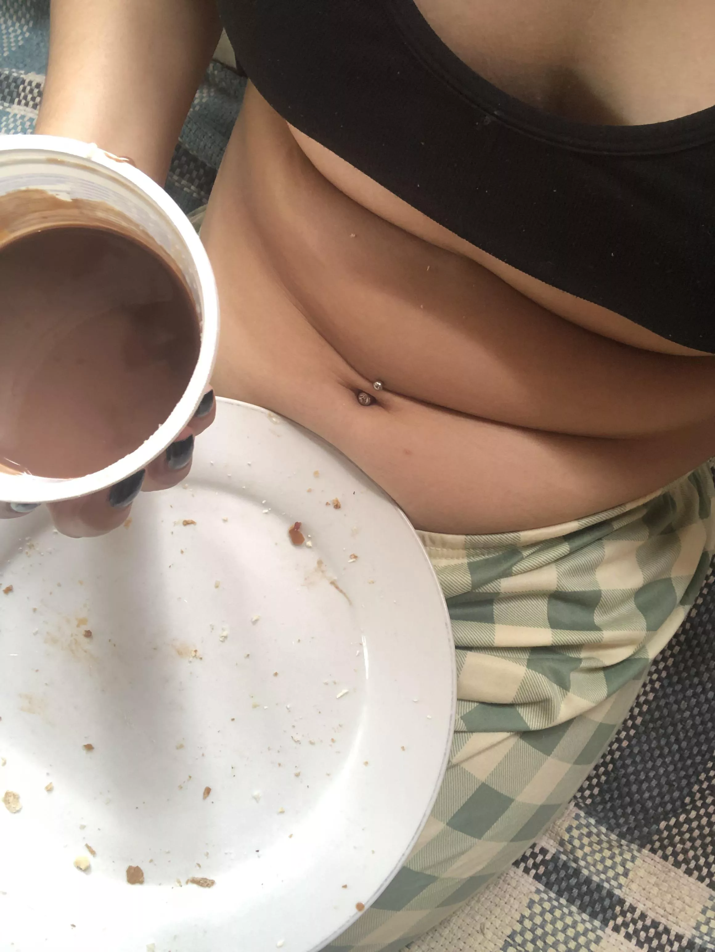 I was so focused on eating that I forgot to take the form from before. a delicious hot chocolate with breads and cheese🙈☺️