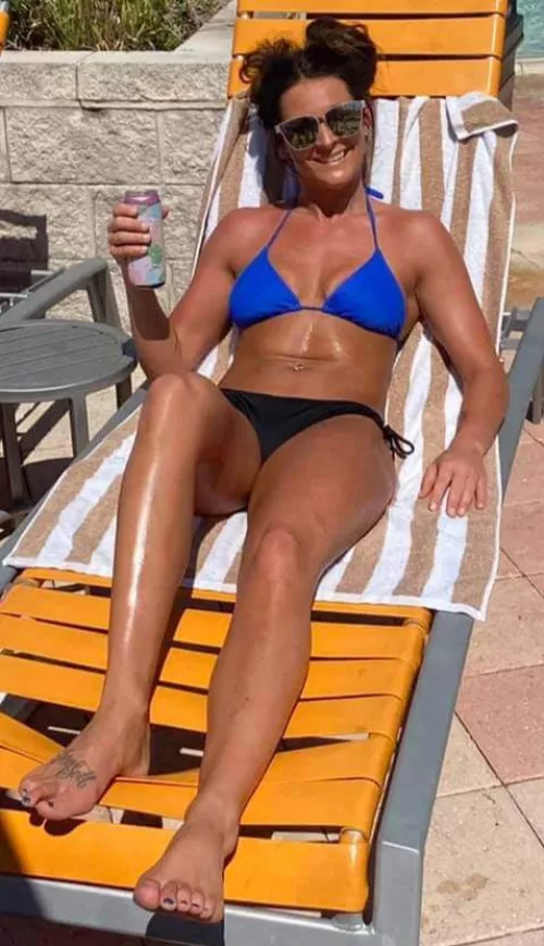 Is oiled a good look for her?