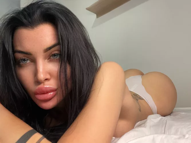 It’s a pity we’re not in bed right now because all I can think of is feeling your body on mine.