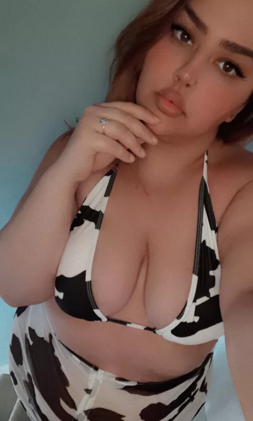 Just a chubby little cow needing to be milked real hard 🥺