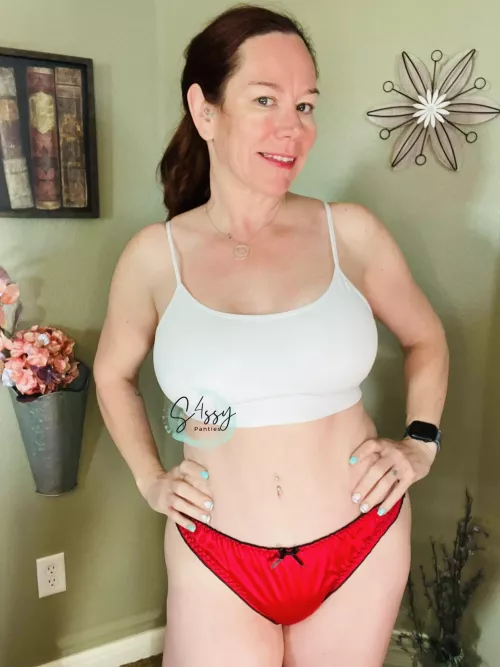 Looking for some mature milf panties and content? Here I am! Sassy redhead in my mid 40s. Fet friendly, newbie friendly. Lots of choices. Dm me for details and to set up your perfect wear. [selling][usa] Starting at $30