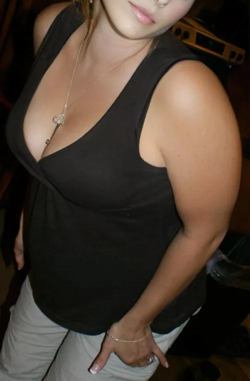 Naughty Kitty! 😈💍💋