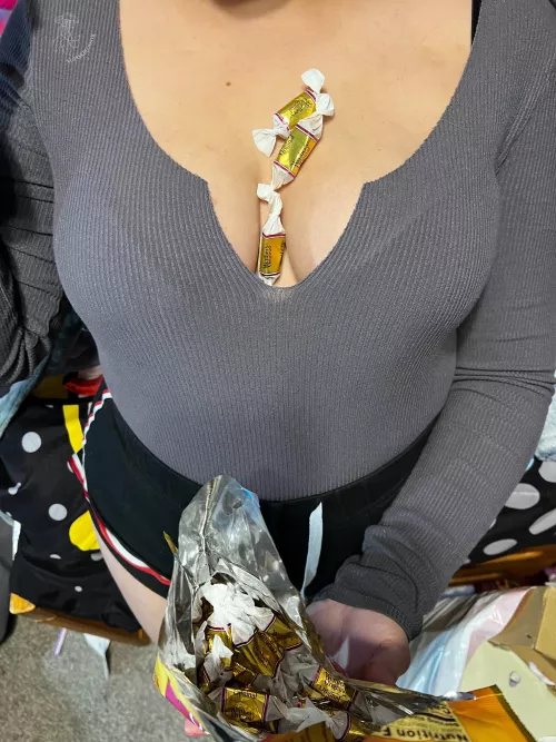 Ooops, I dropped some caramels. Can you pick them up?