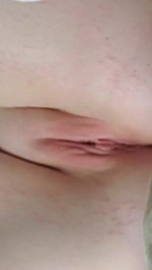 Please my pussy is BEGGING for a hot Dom to strap me