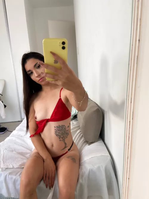 Pretty face with a body like waah.