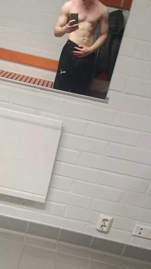 Rate (m)y athletic body. If u want to see more u know what to do ;)