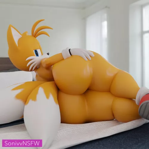 Tails having a dumptruck of a ass (SonivvNSFW)