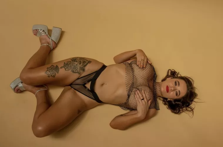 These heels make this outfit look hot!