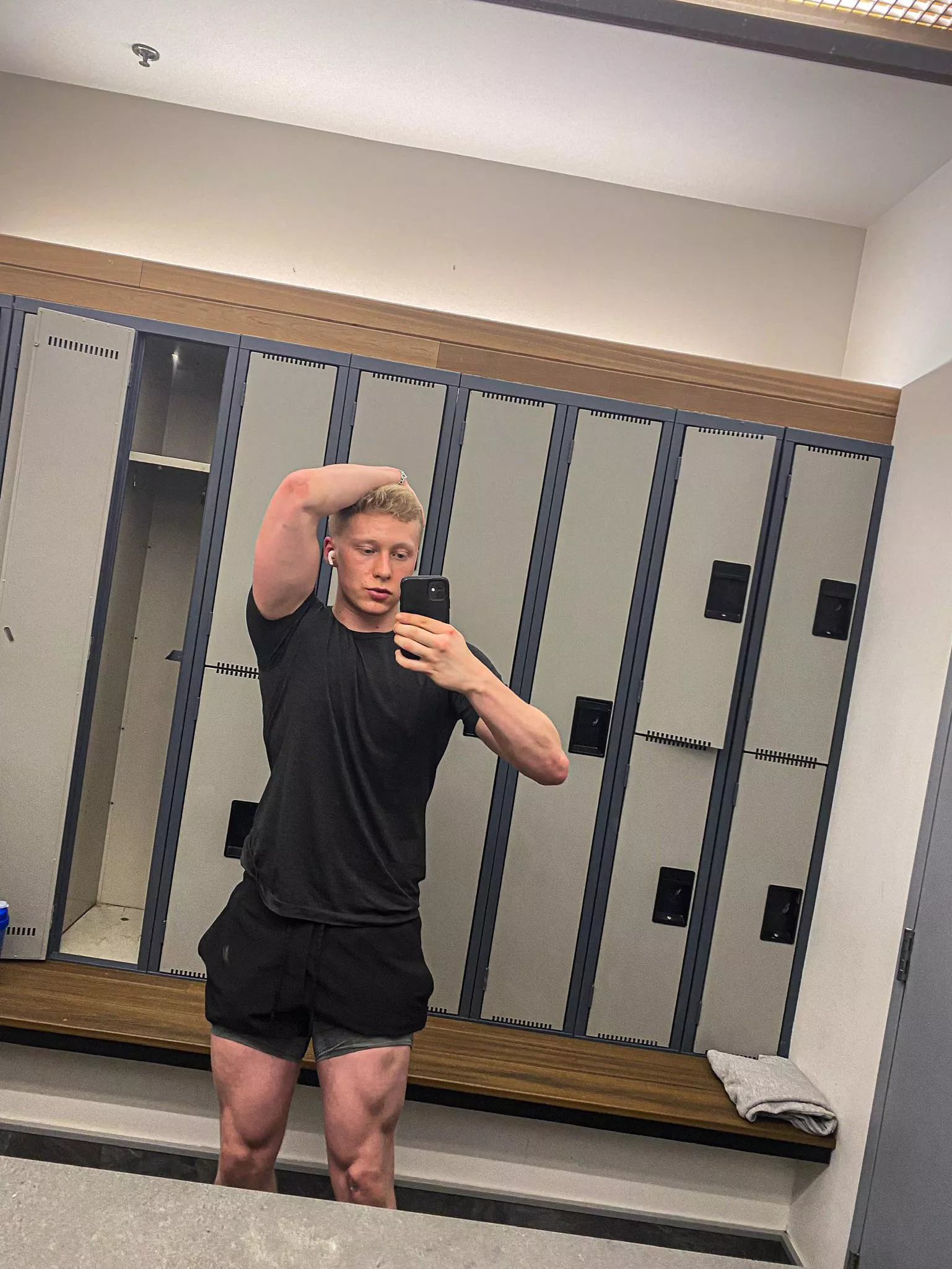 Zoom in for pit stains