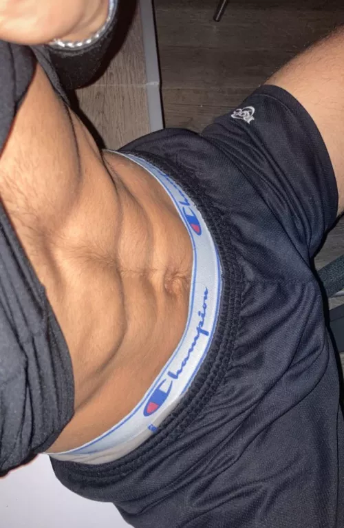 19 sub bottom looking for dom tops sc: zackharrin