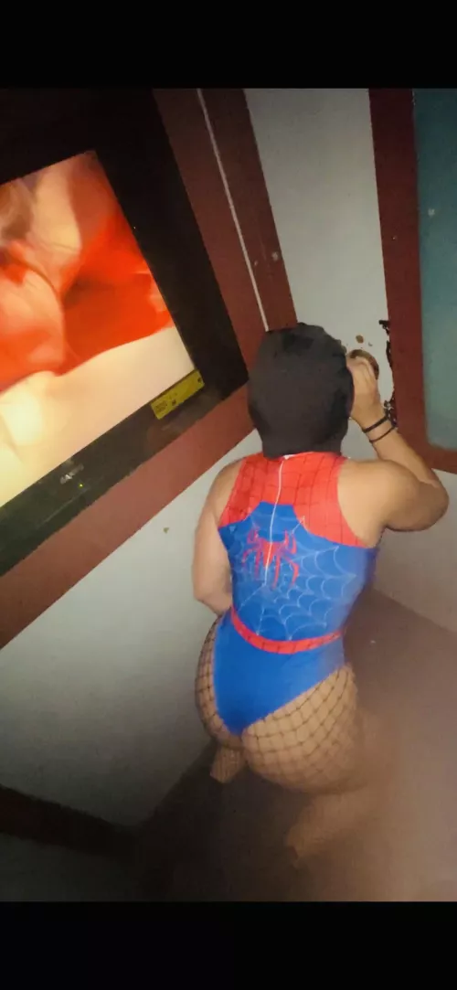 4’11” JewishHotWife heading to the gloryhole to 👅 more 🍆 will YOU be there? 😈