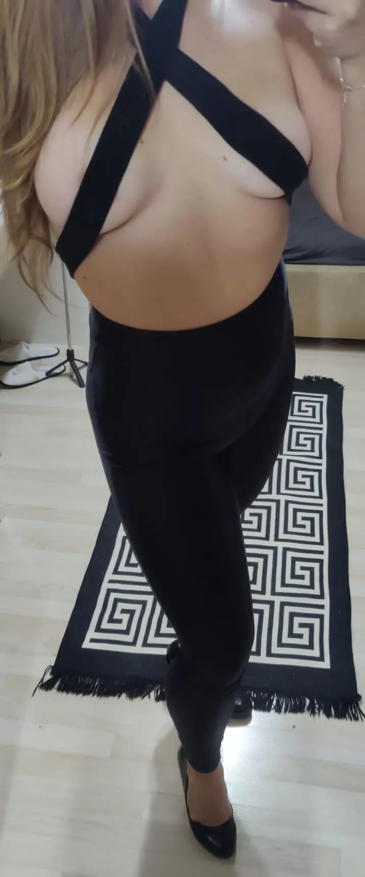 Arrrows up if you agree that Goddess like me deserves nothing less than everything 💅 [domme]