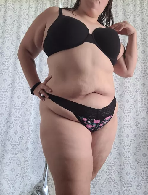 Every curve is sexy 😍