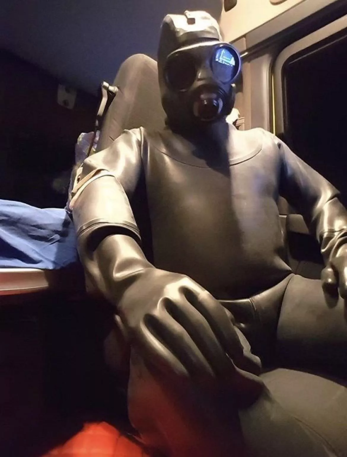 Heavy rubber total enclosure airtight suit