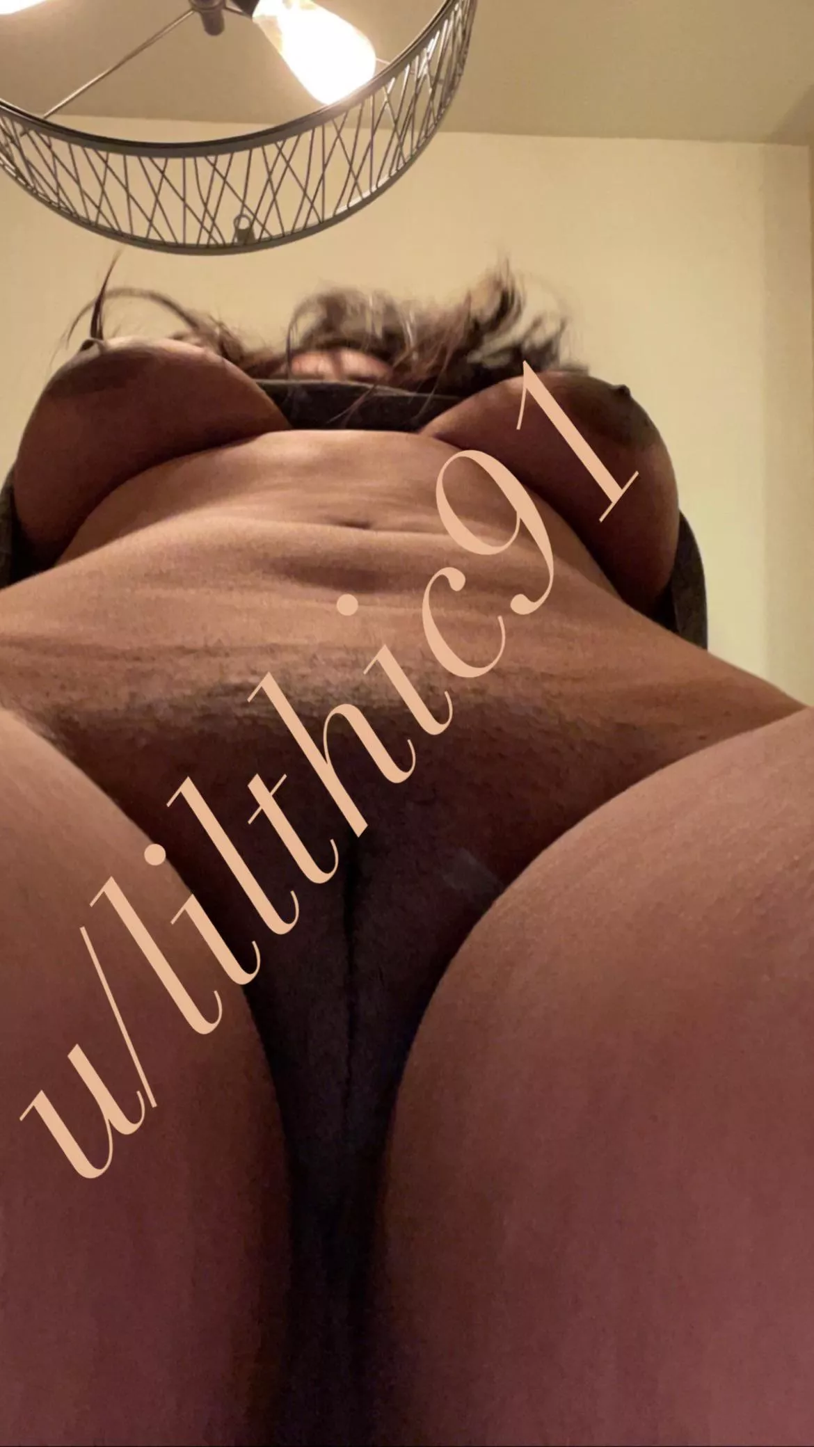 Hey loves, what’s everyone up to today? 💋 I’m bored, help me not be! 🥺