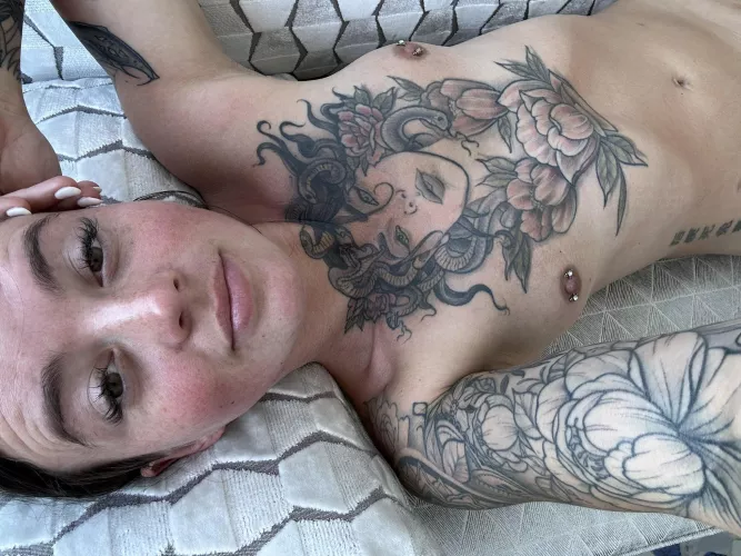 I love chillin with my tits out