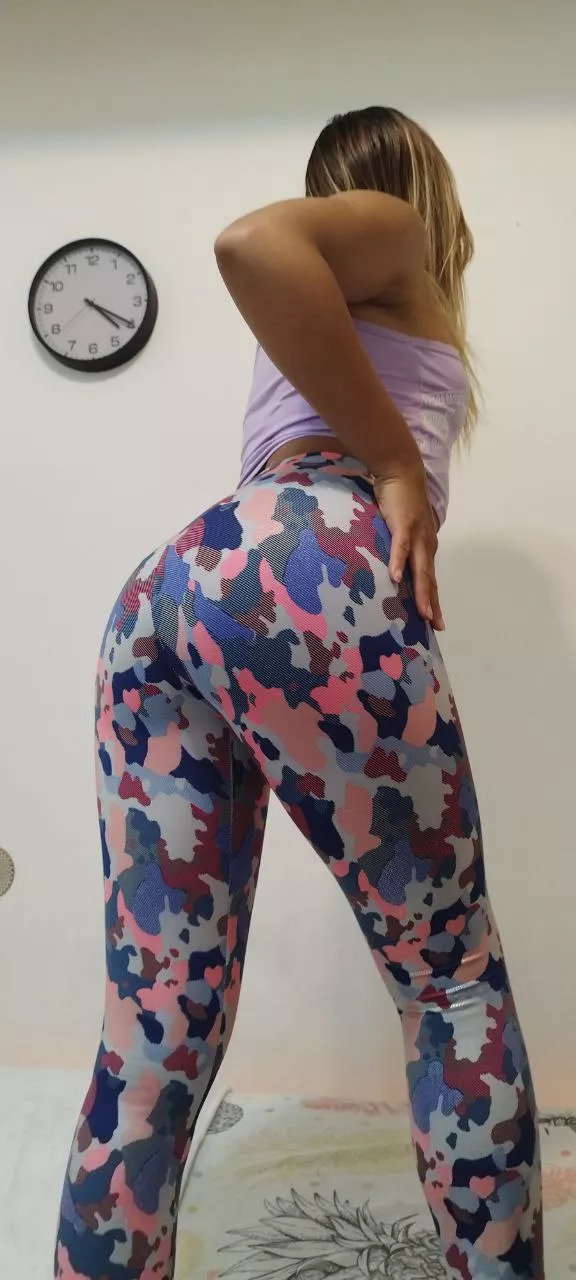 i try camo to hide my 🍑 is not working 😳