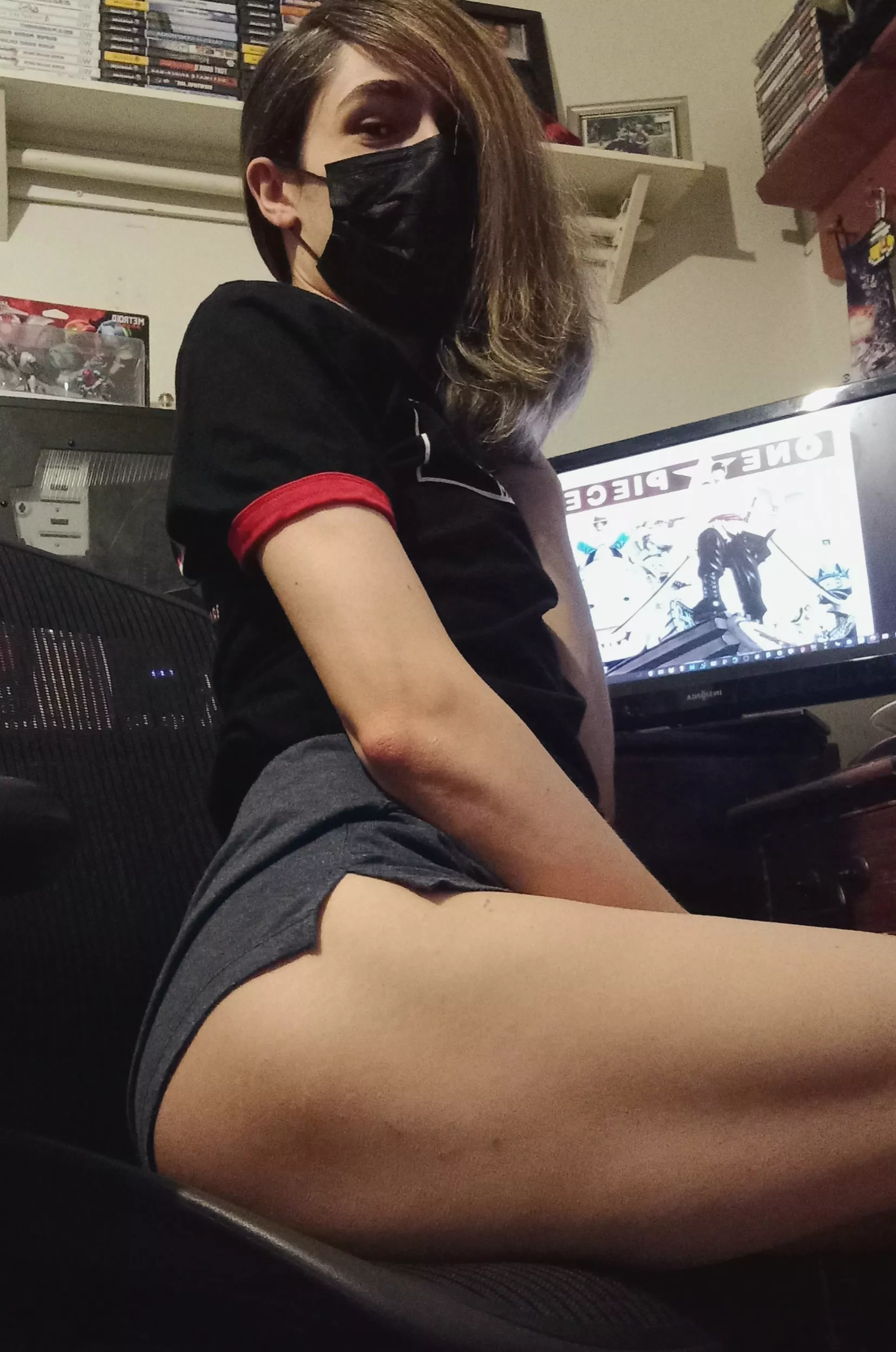 I'm just chillin' at my puter (¯▿¯)