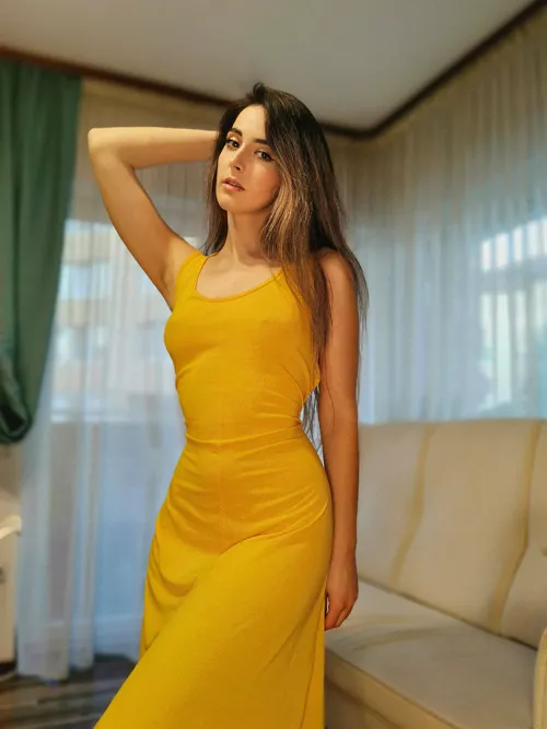 Imposible to wear a bra with this beautiful dress