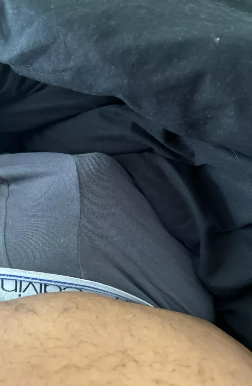 In bed bored anyone wanna chat 😋