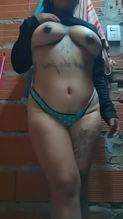 Pregnant and horny 🫦