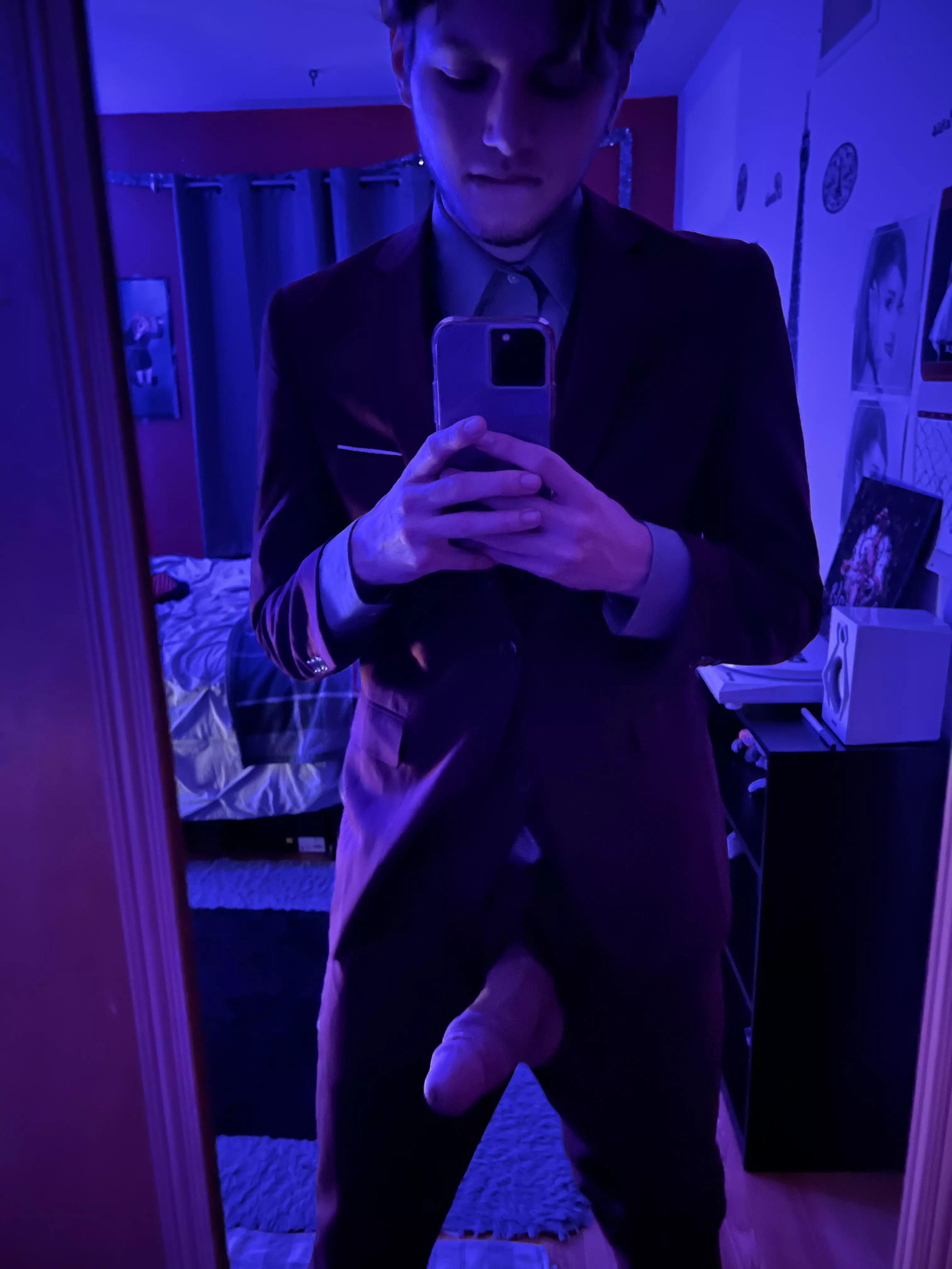 Really wanna fuck a hole rn