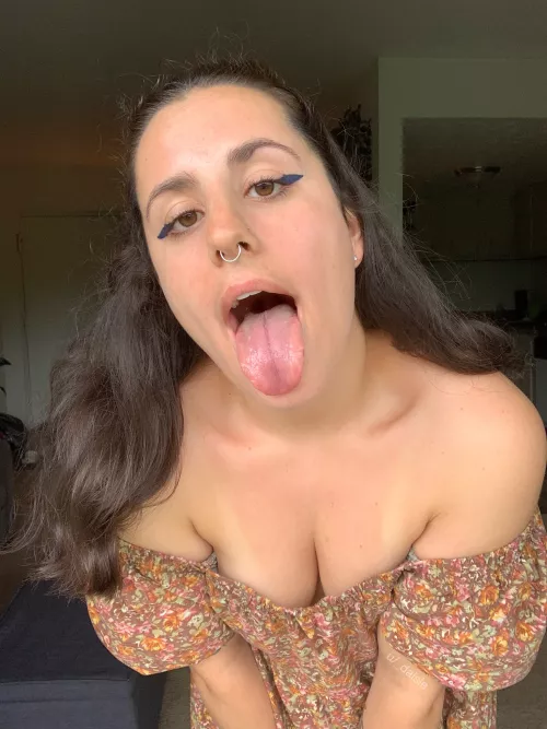 sundress (and swallow) season☀️