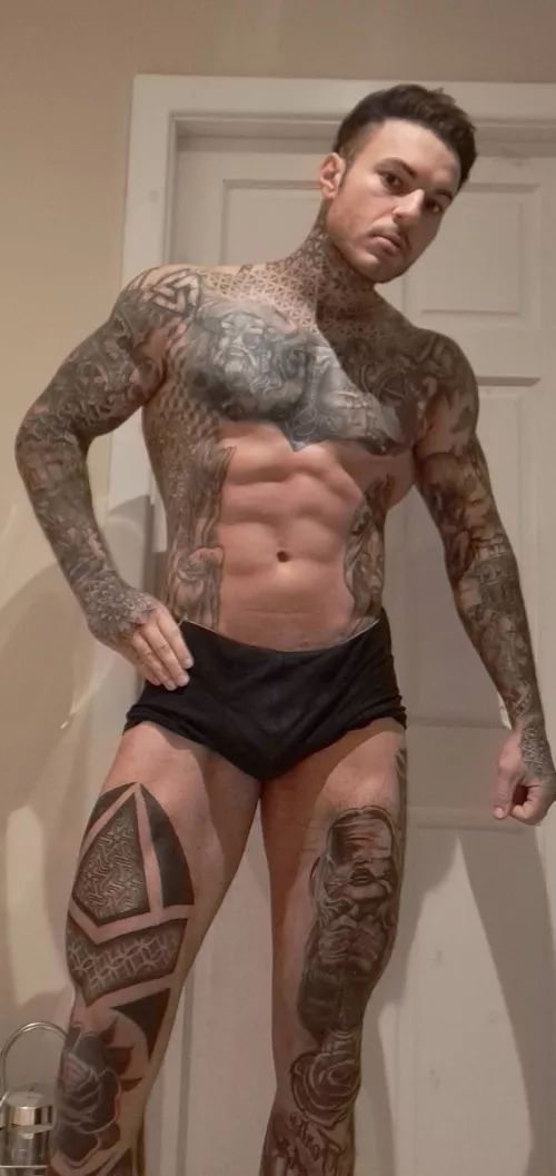Who's ready to worship this British alpha?