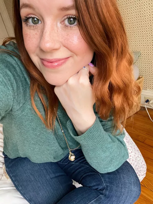 Wondering if I can hypnotize you with just my eyes… [F]