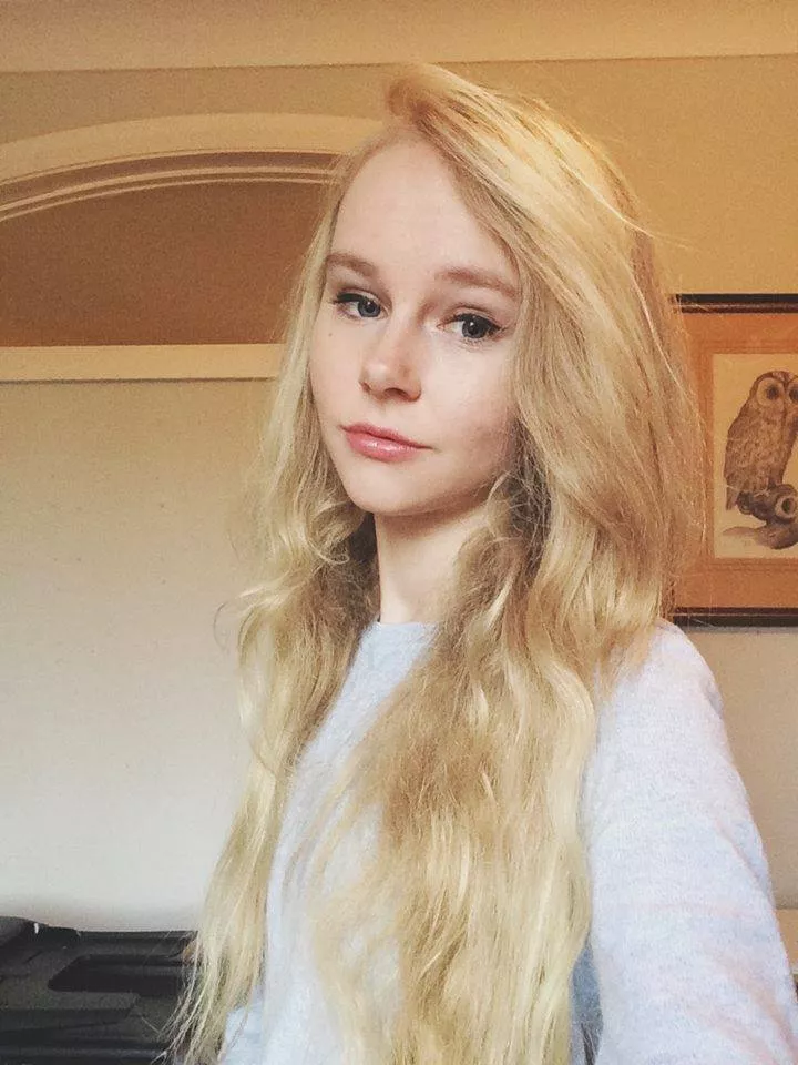 Would you let me me worship your cock? ><