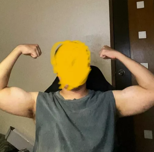 26 hung bi asian jock. Lf bros/dads to jerk off with. Face required. Fratbros, hairy, beefy++ @asianbro22