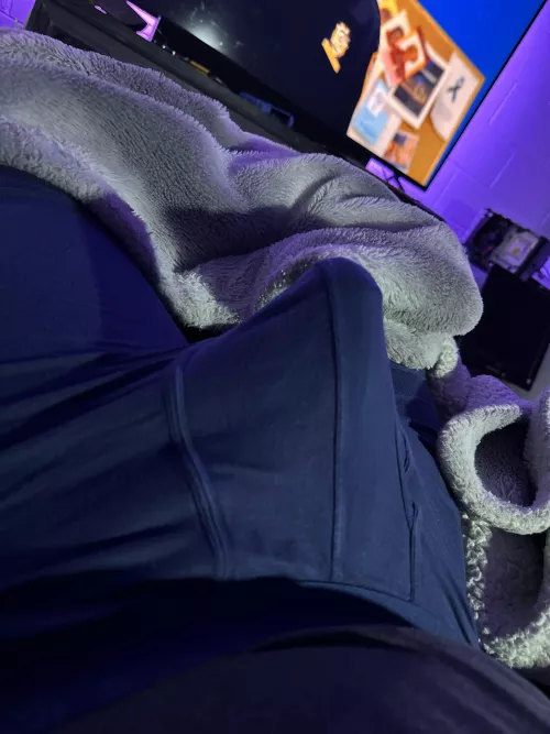 28, 8in under these boxers 😋