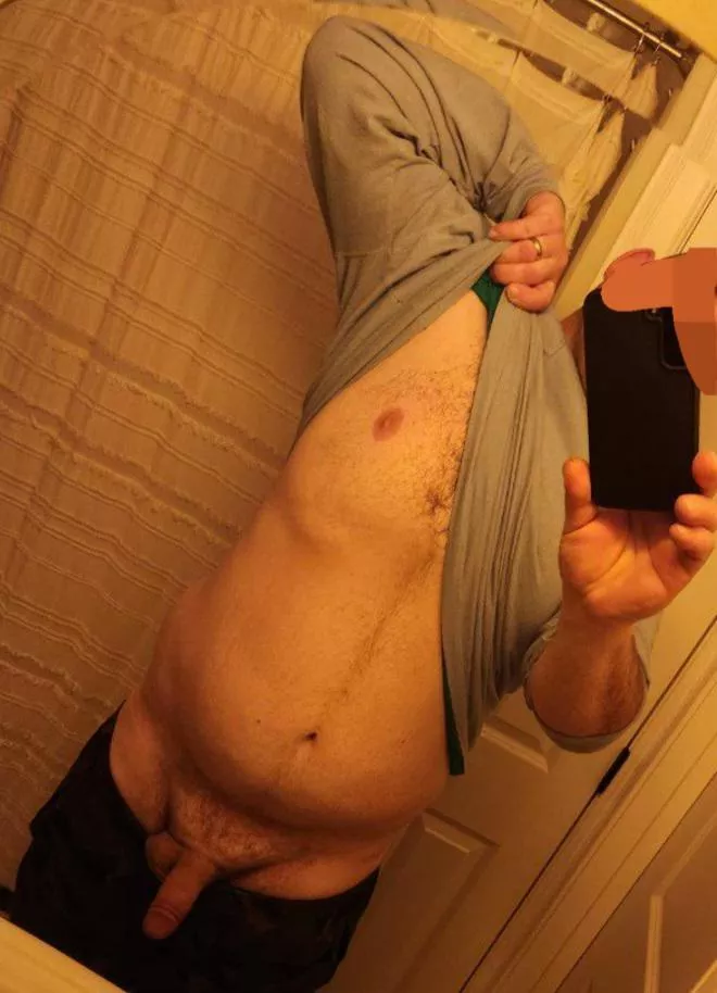 [43] Thick, big hands, loves curves...