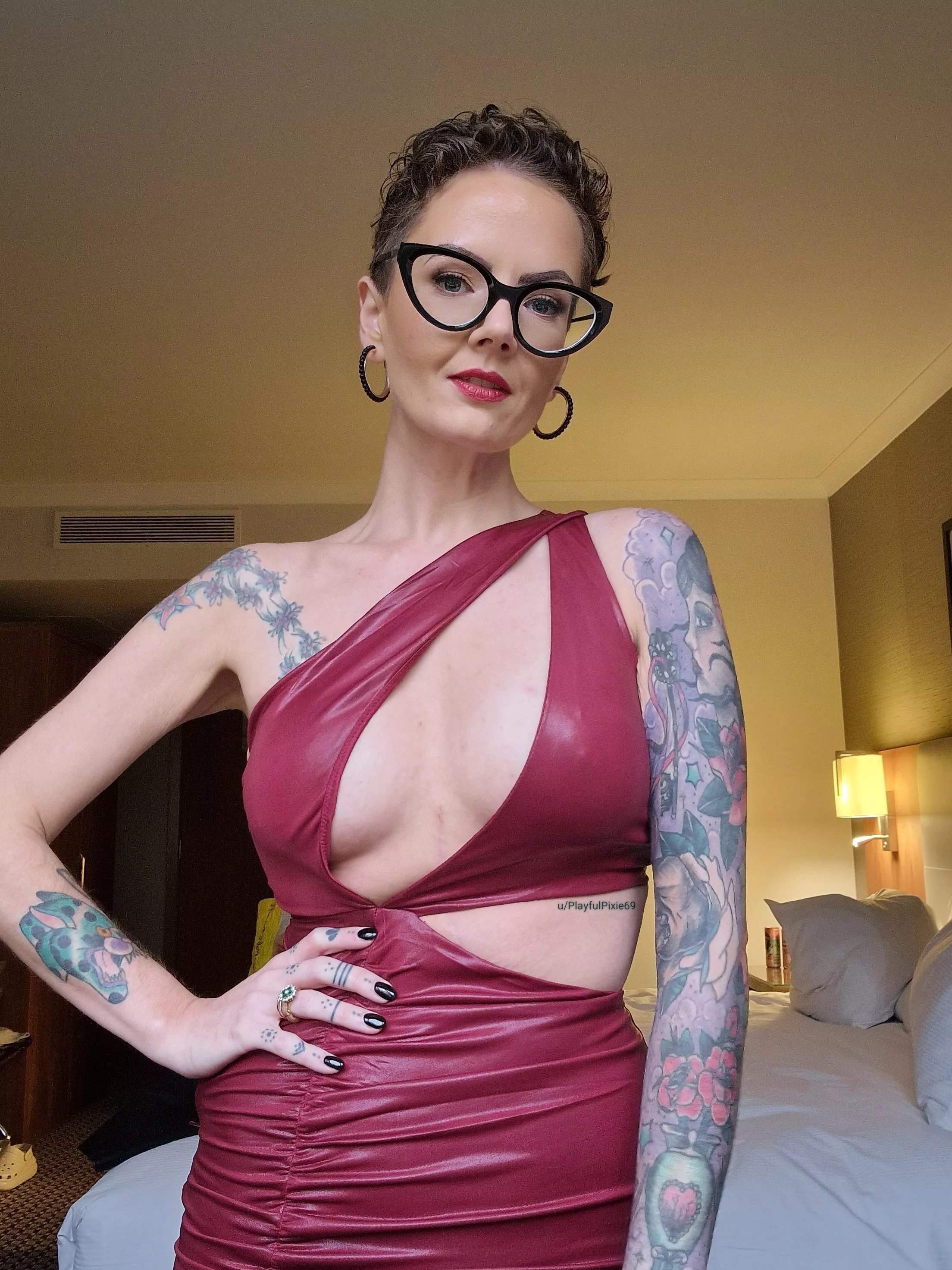 A bra was definitely not an option with this dress 👀🔥💋