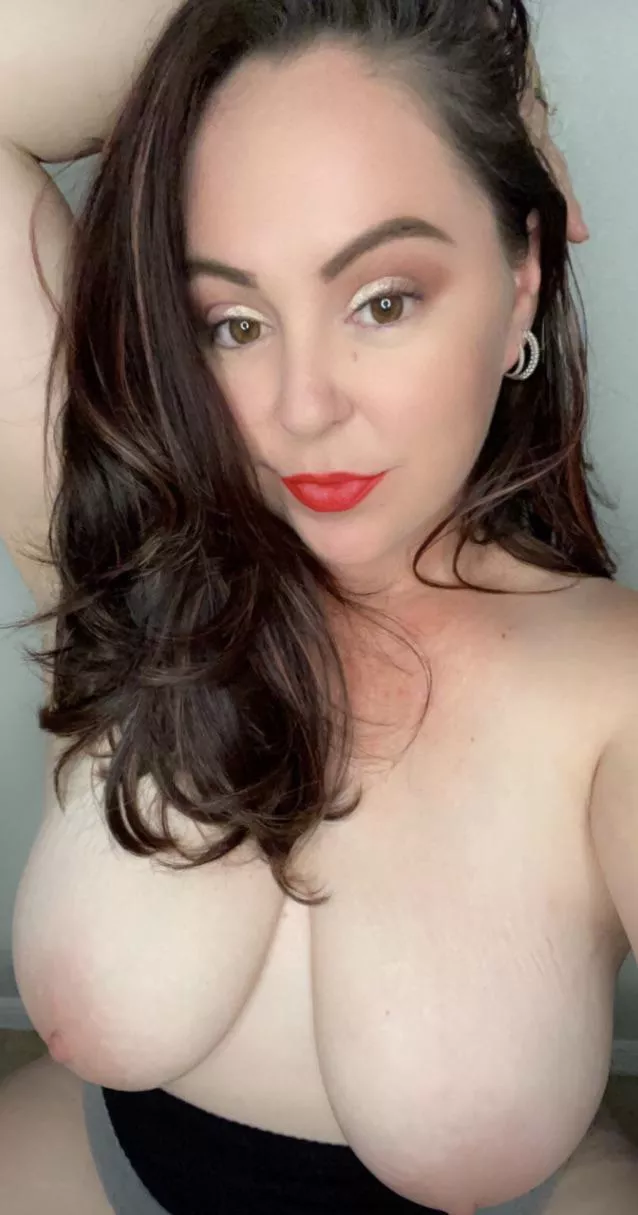 A naughty wife is a happy milf