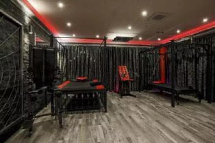 Any submissive sissy, ready and willing to be humiliated.!! Approach 🔞