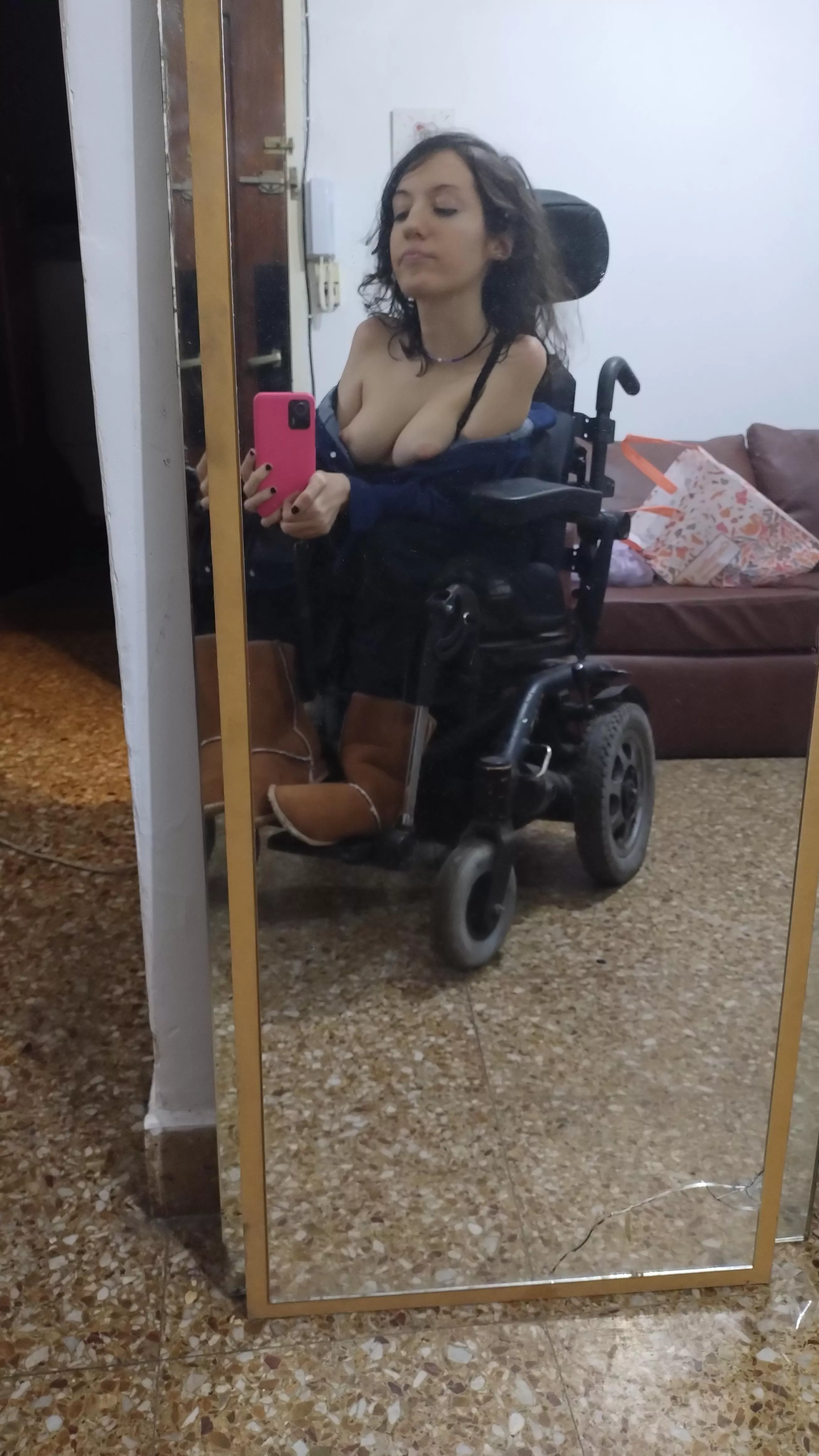 Disabled girl with petite but round boobs ✨