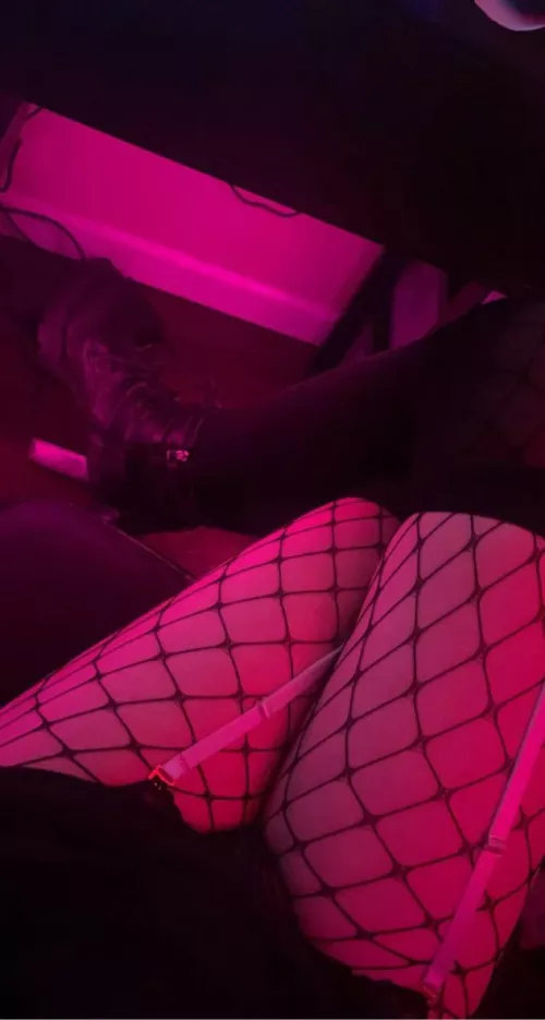 Do you like it when girls like me wear fishnets?~ 👉🏻👈🏻🥺