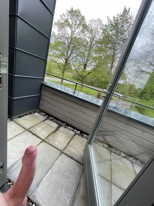 Does this count? Secretly i hope people look at me from the road🤭