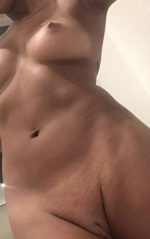 Female 22y 5'4 130 good feeling to show the pussy for the first time in the previous post, I appreciate all the comments