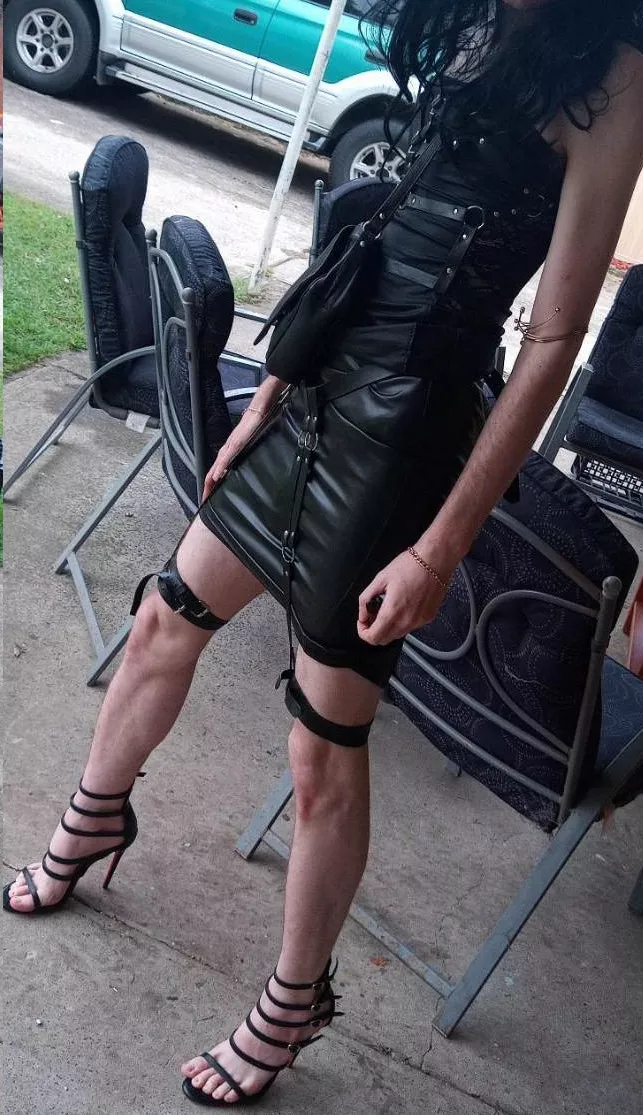 First time wearing these heels out 💦💅