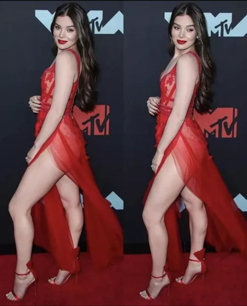 Hailee Steinfeld always makes me so incredibly hard.