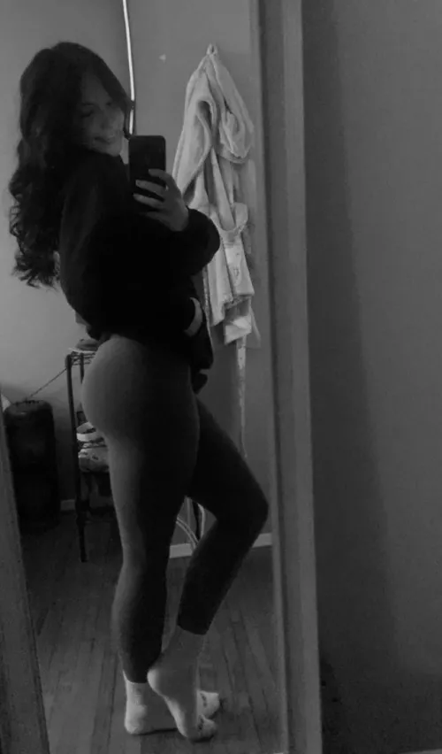 Hope there’s more then one thing that gets your cock going in my pic 🤭 [F]