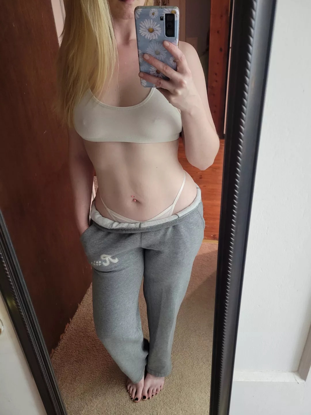 hoping you like slim-thick, curvy blondes