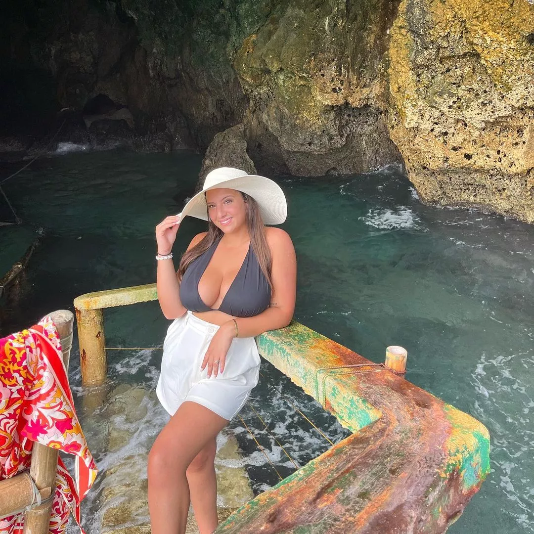 I just want to cum in her cave and make it flood like never before