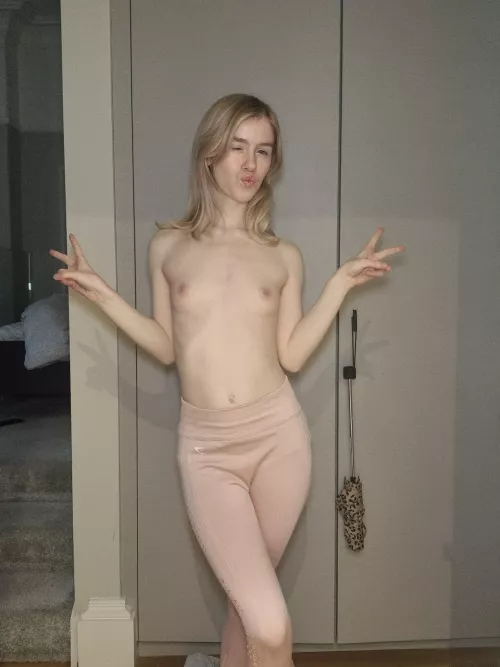 I love it when people look at me and touch their cock