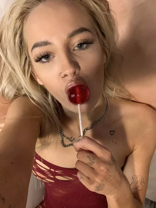 I wish this was you I'm rubbing my tongue on