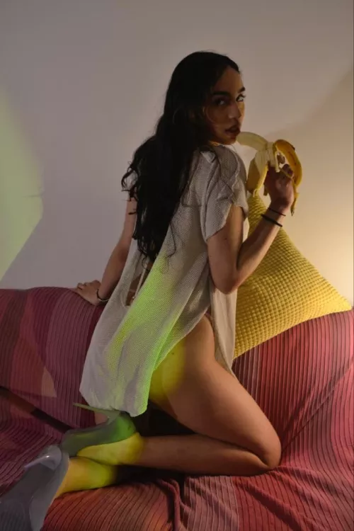 It would be great if you could let me taste your banana🍌👅